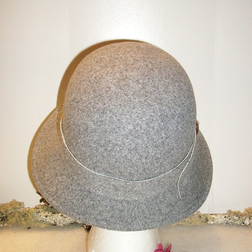 INDIGO SOUL NEW Cloche Bucket Hat Gray Felt w/ Faux Tortoise Shell Buckle OSFM - Picture 6 of 10